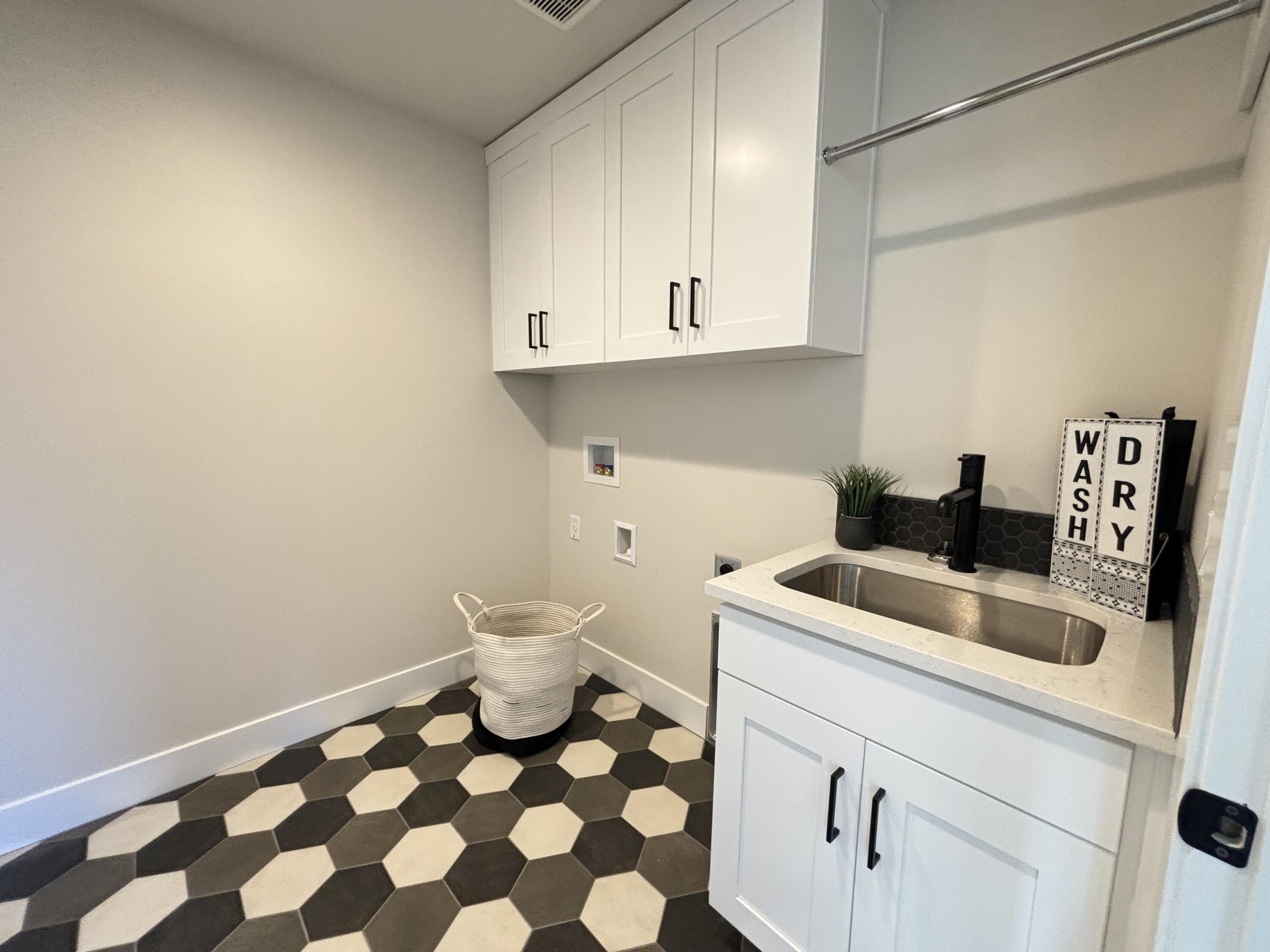 1885 NE Neveah Lane, Lot 5