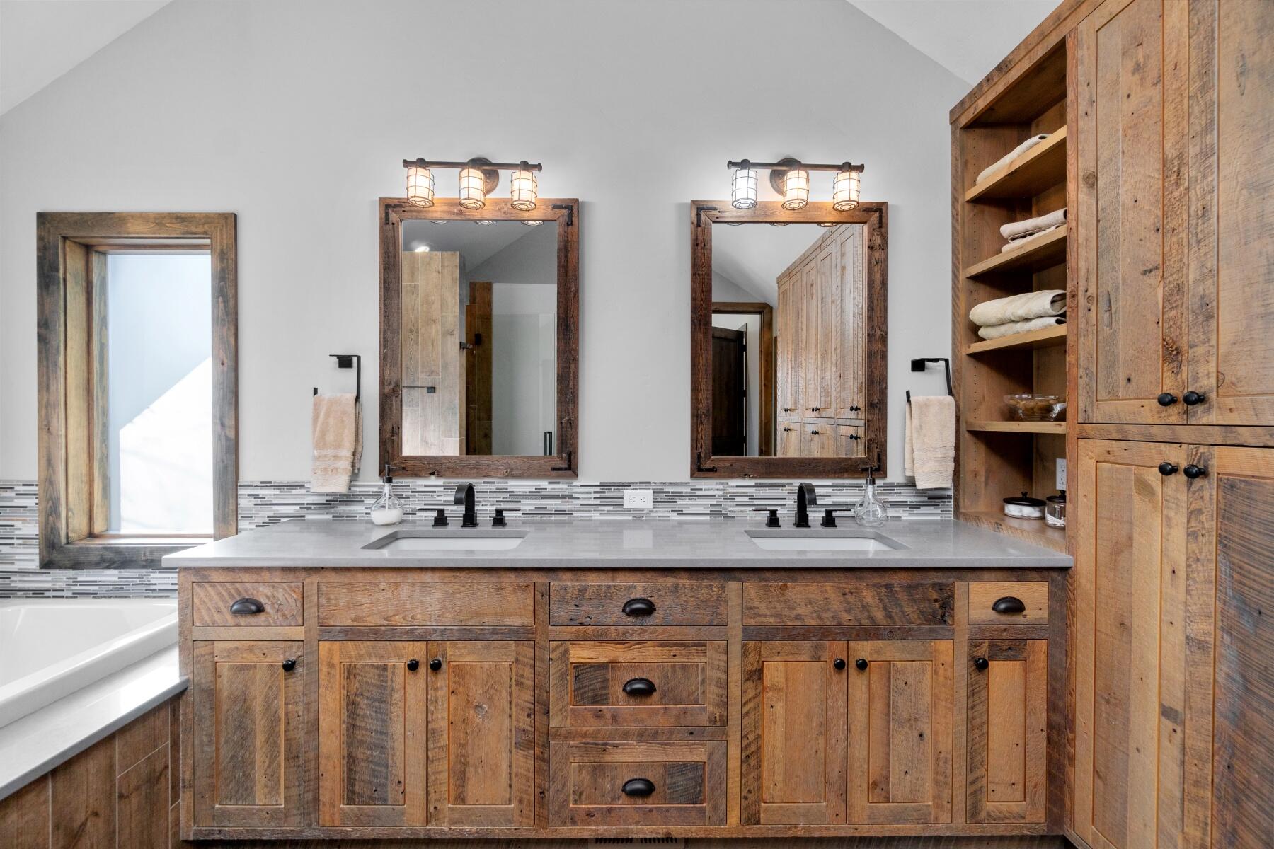 1572 NW Wild Rye Circle