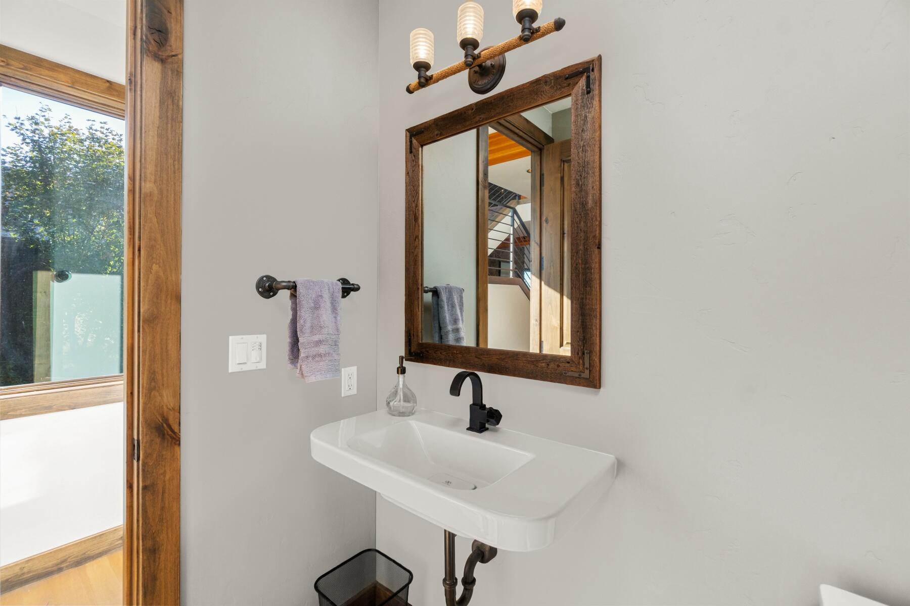 1572 NW Wild Rye Circle