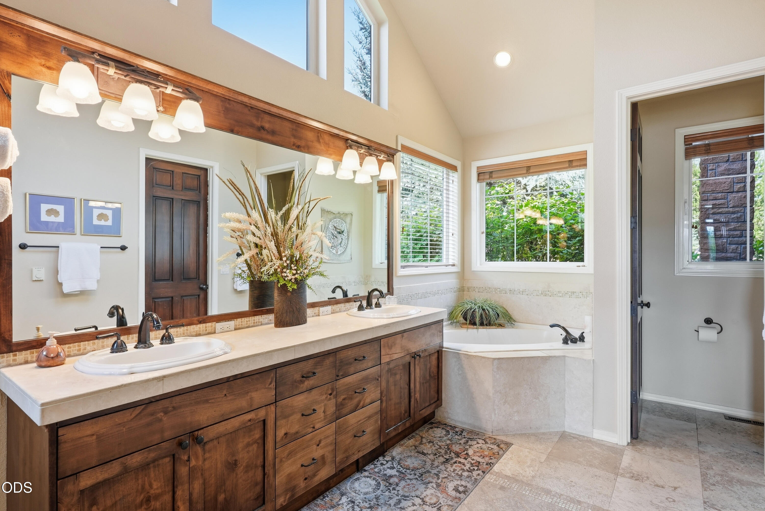 61927 Fall Creek Loop