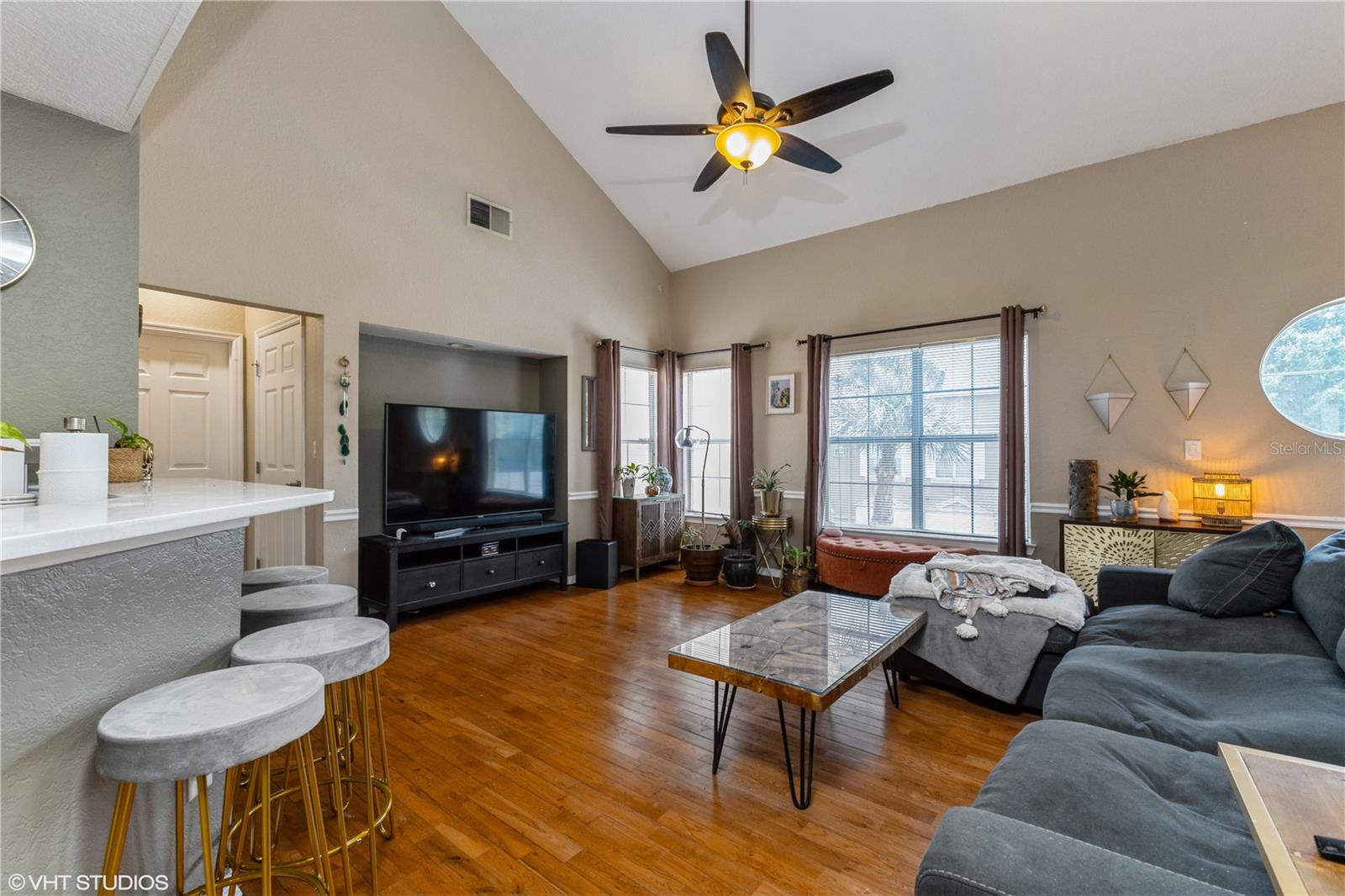 5209 WELLINGTON PARK CIR #33