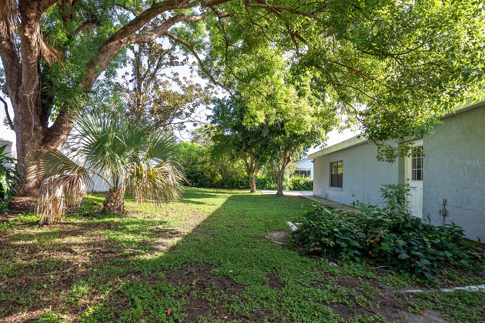 3240 W SAINT BRIDES CIR