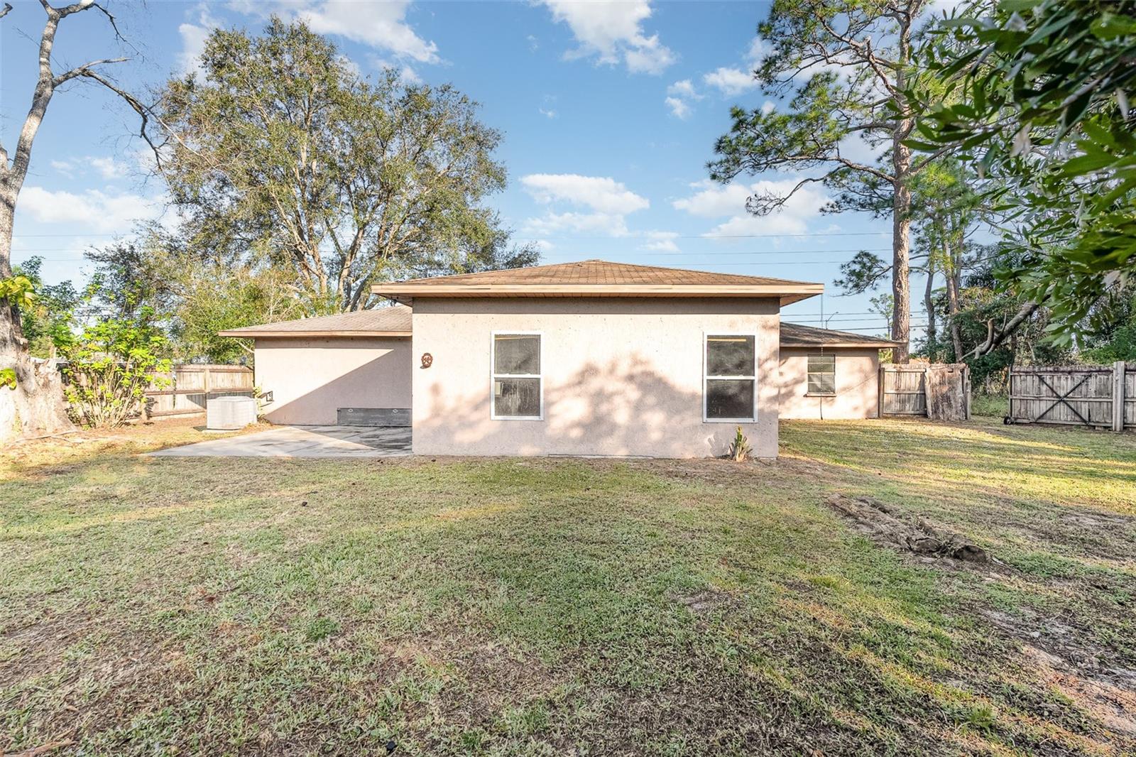 262 EMERSON DR NW