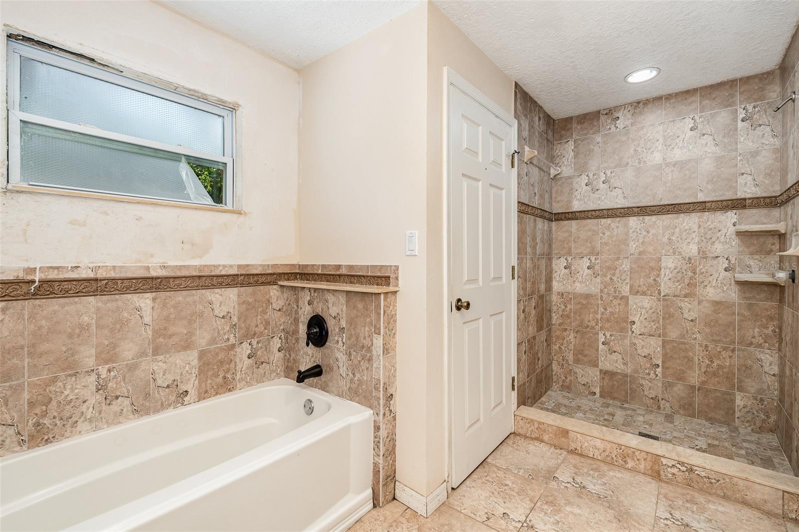 262 EMERSON DR NW