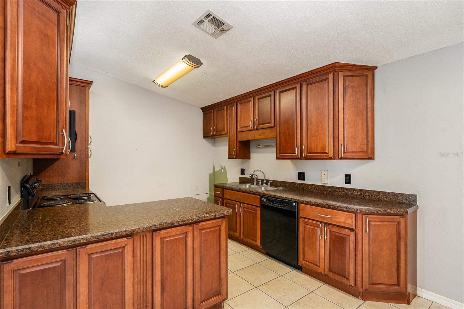 262 EMERSON DR NW