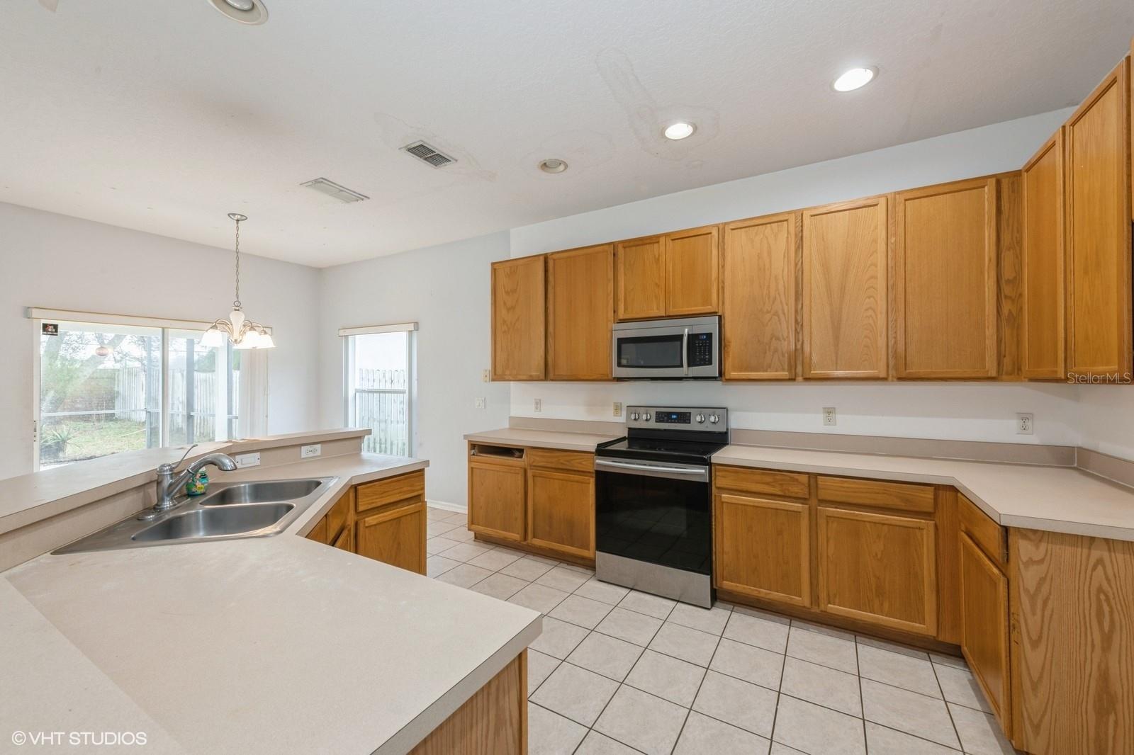 8476 LAKE AMHURST TRL
