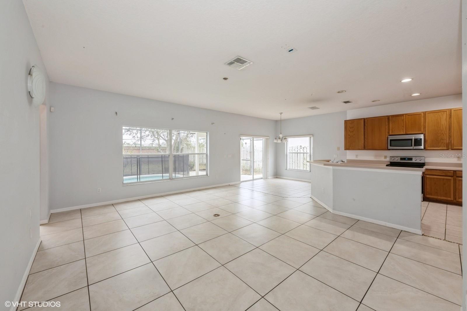 8476 LAKE AMHURST TRL