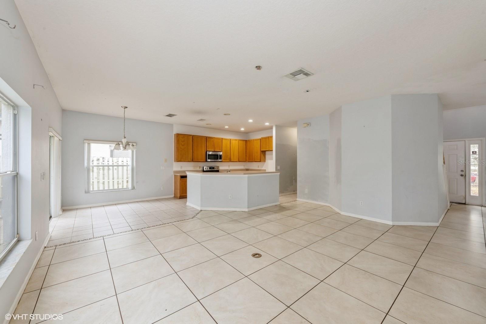 8476 LAKE AMHURST TRL