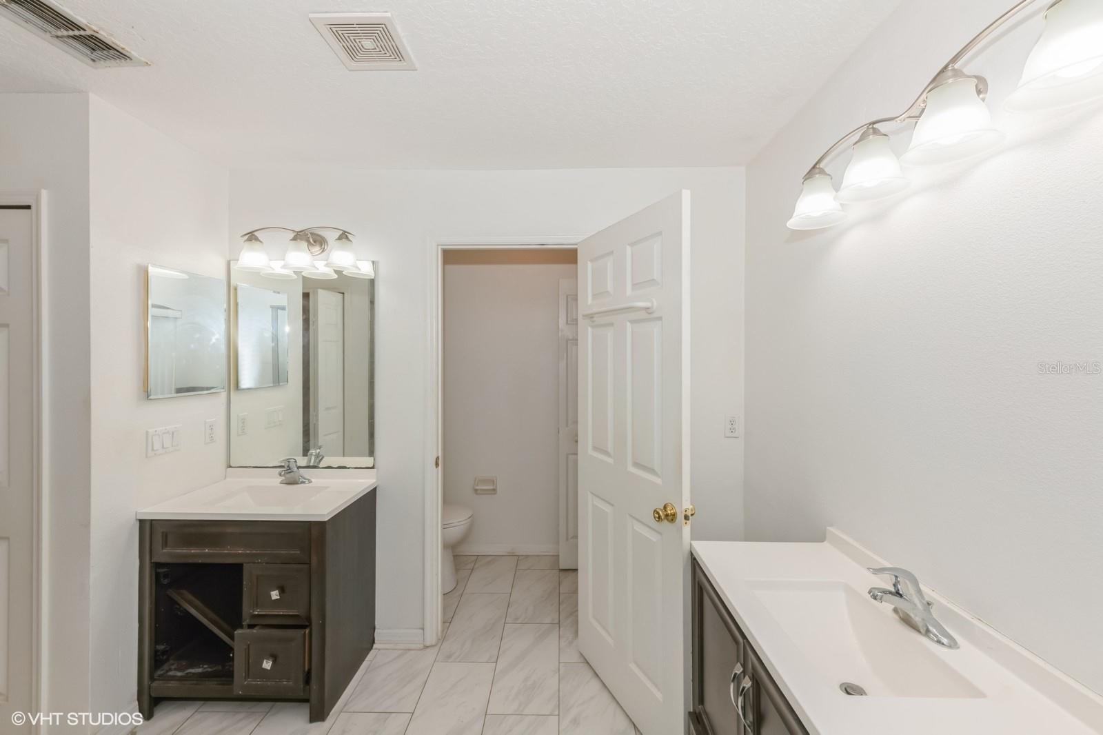 8476 LAKE AMHURST TRL