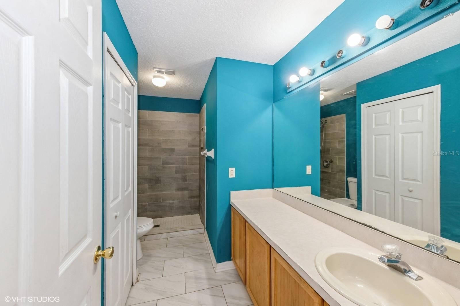 8476 LAKE AMHURST TRL