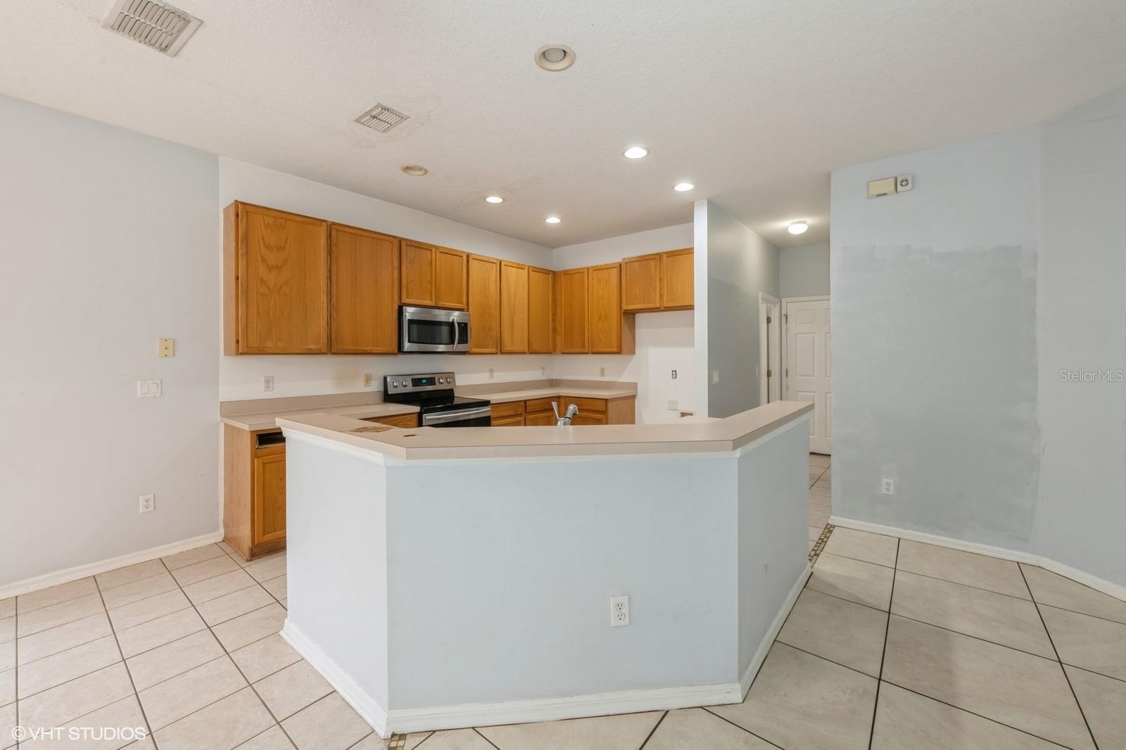8476 LAKE AMHURST TRL