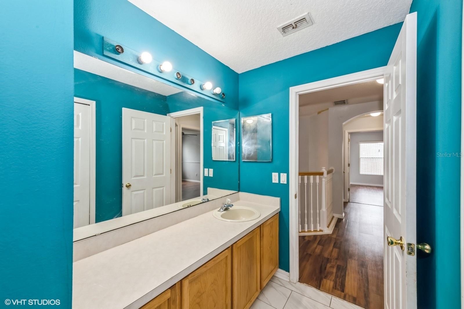8476 LAKE AMHURST TRL