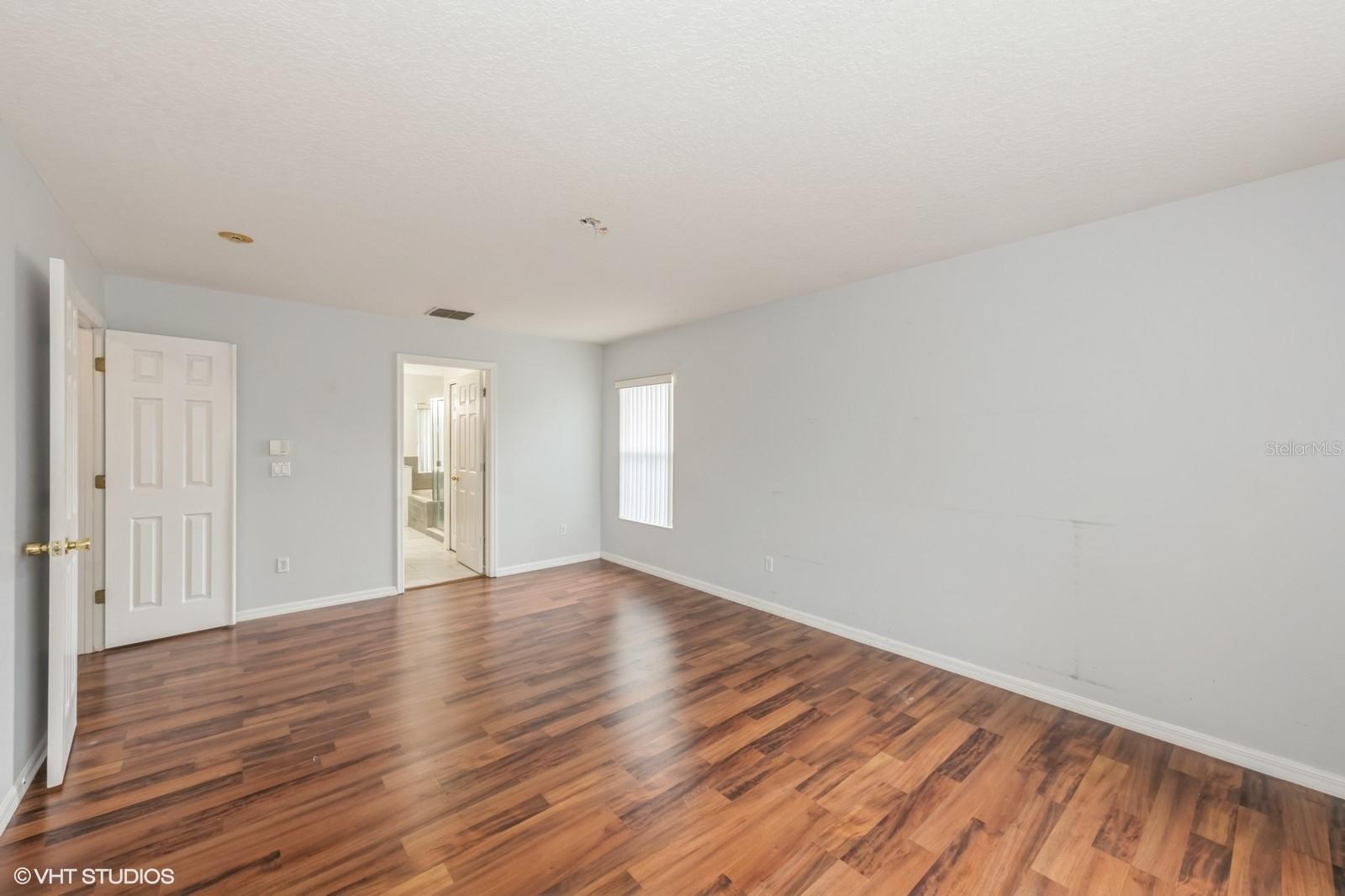 8476 LAKE AMHURST TRL