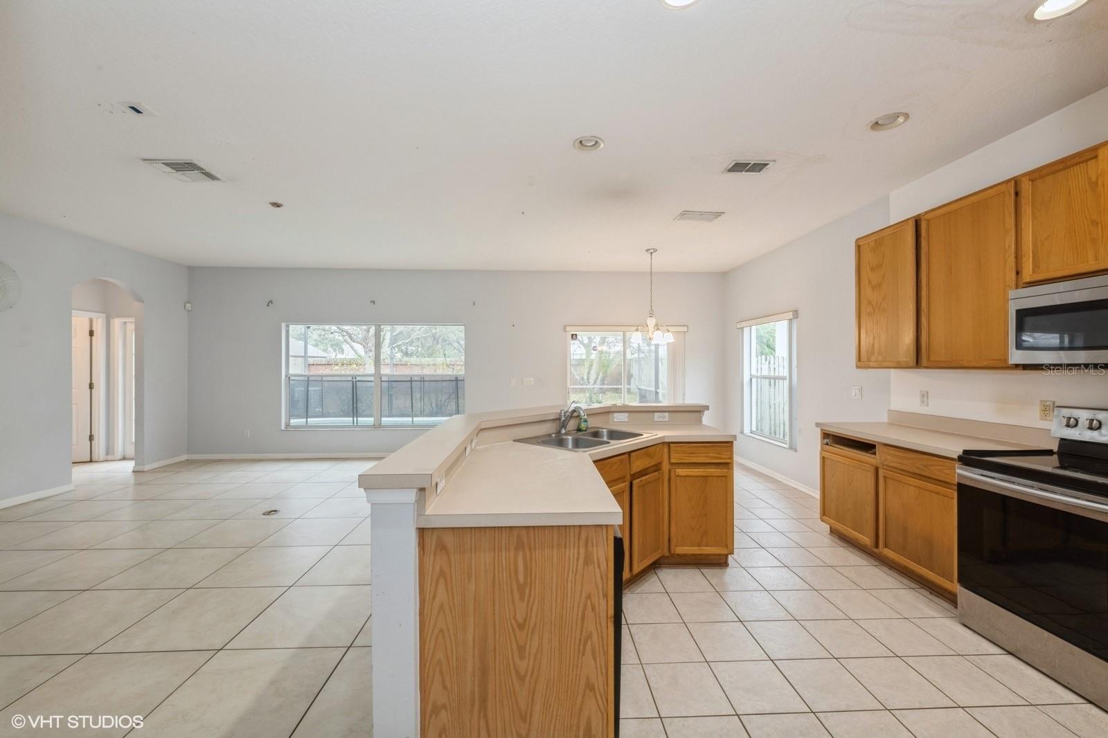 8476 LAKE AMHURST TRL