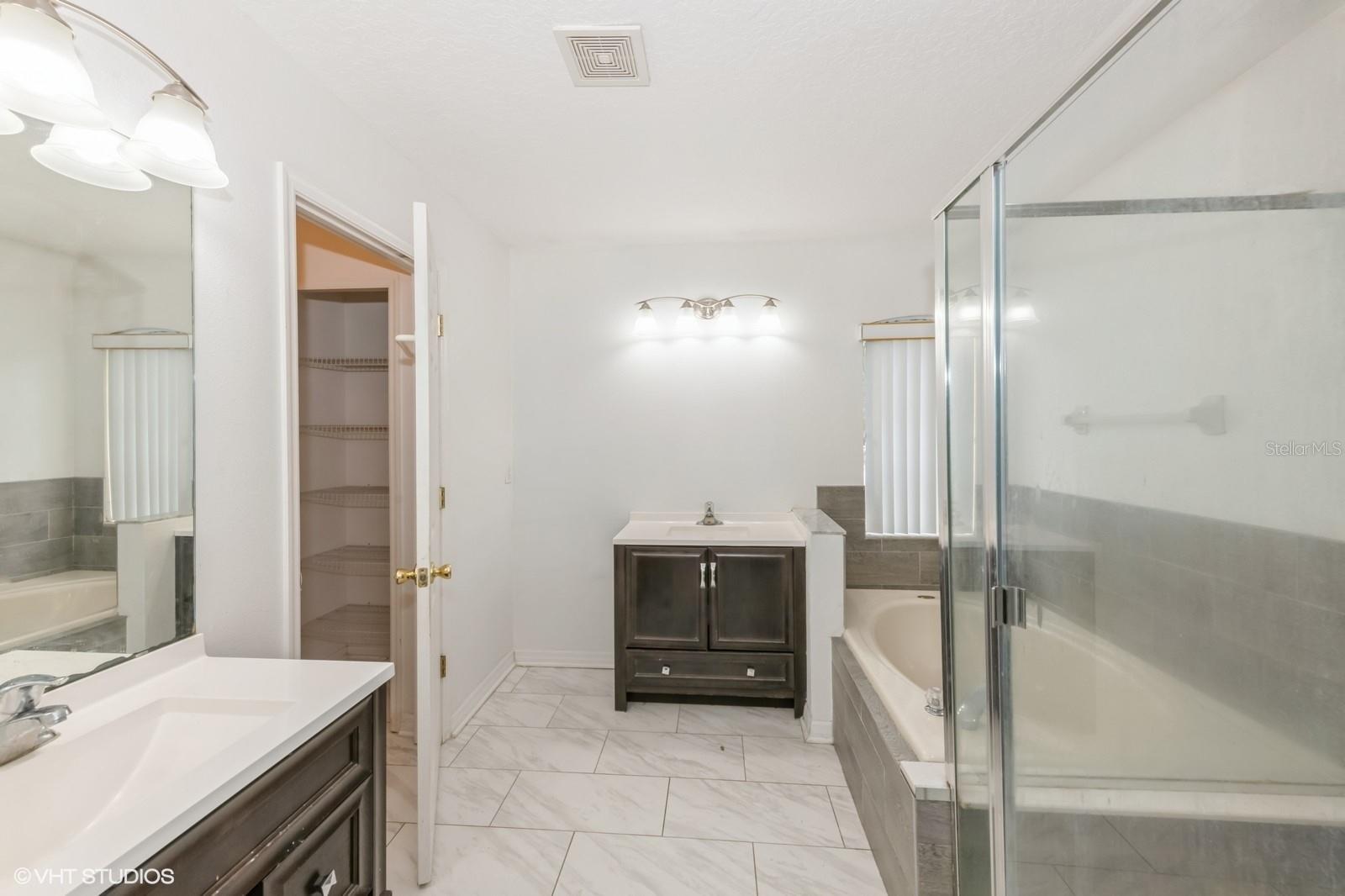 8476 LAKE AMHURST TRL