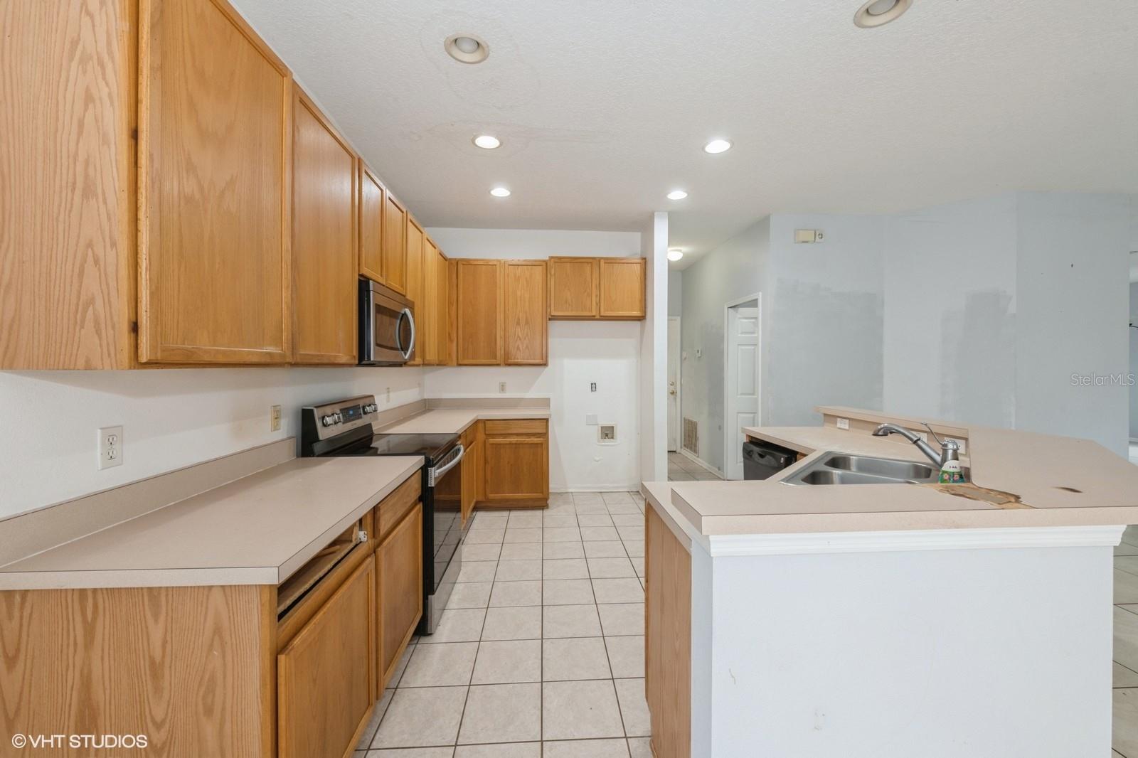 8476 LAKE AMHURST TRL