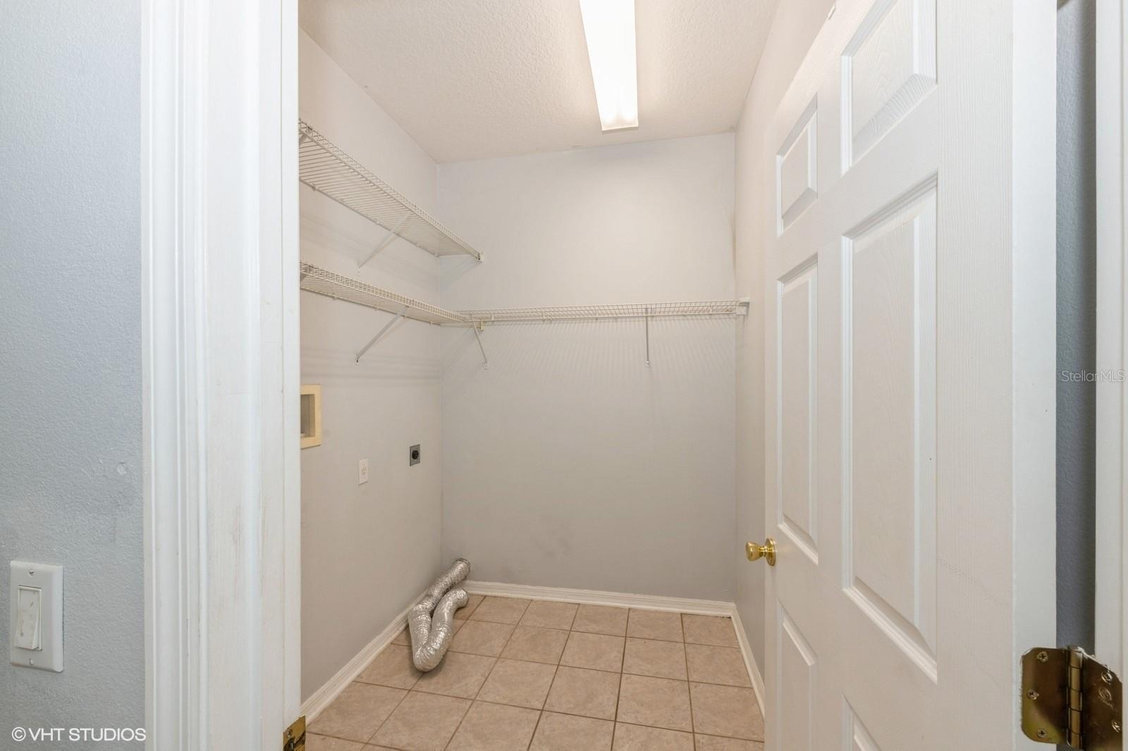 8476 LAKE AMHURST TRL