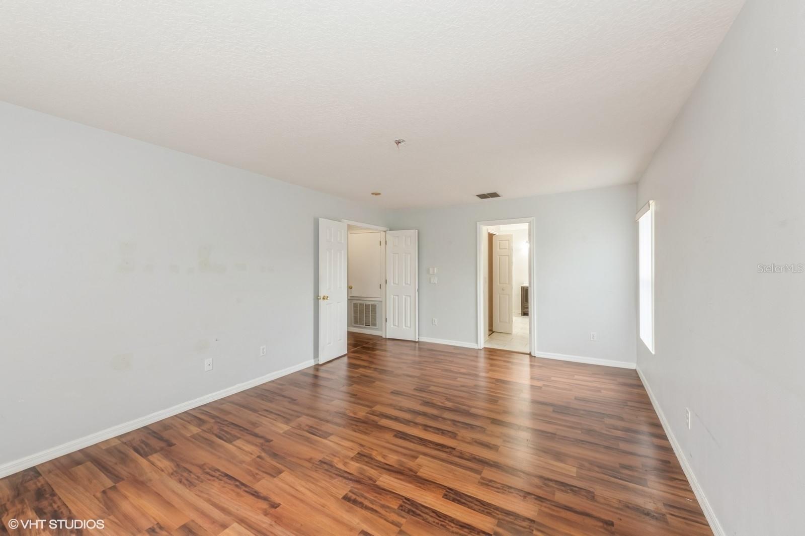 8476 LAKE AMHURST TRL