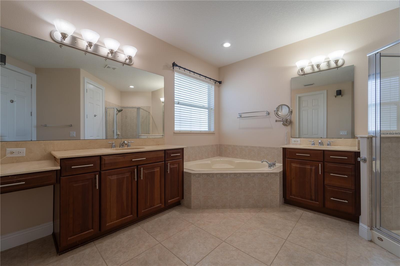 1910 LAKE ROBERTS LANDING DR