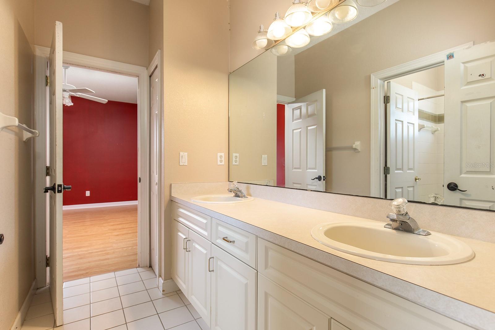 8661 CRESTGATE CIR