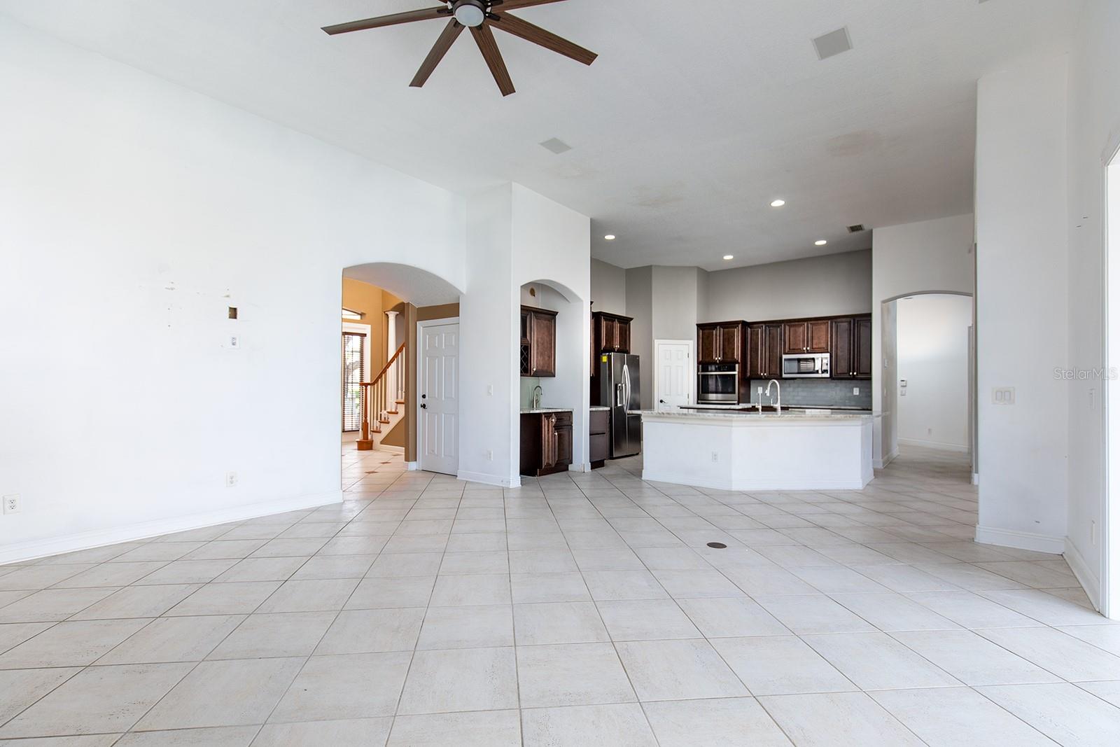 8661 CRESTGATE CIR