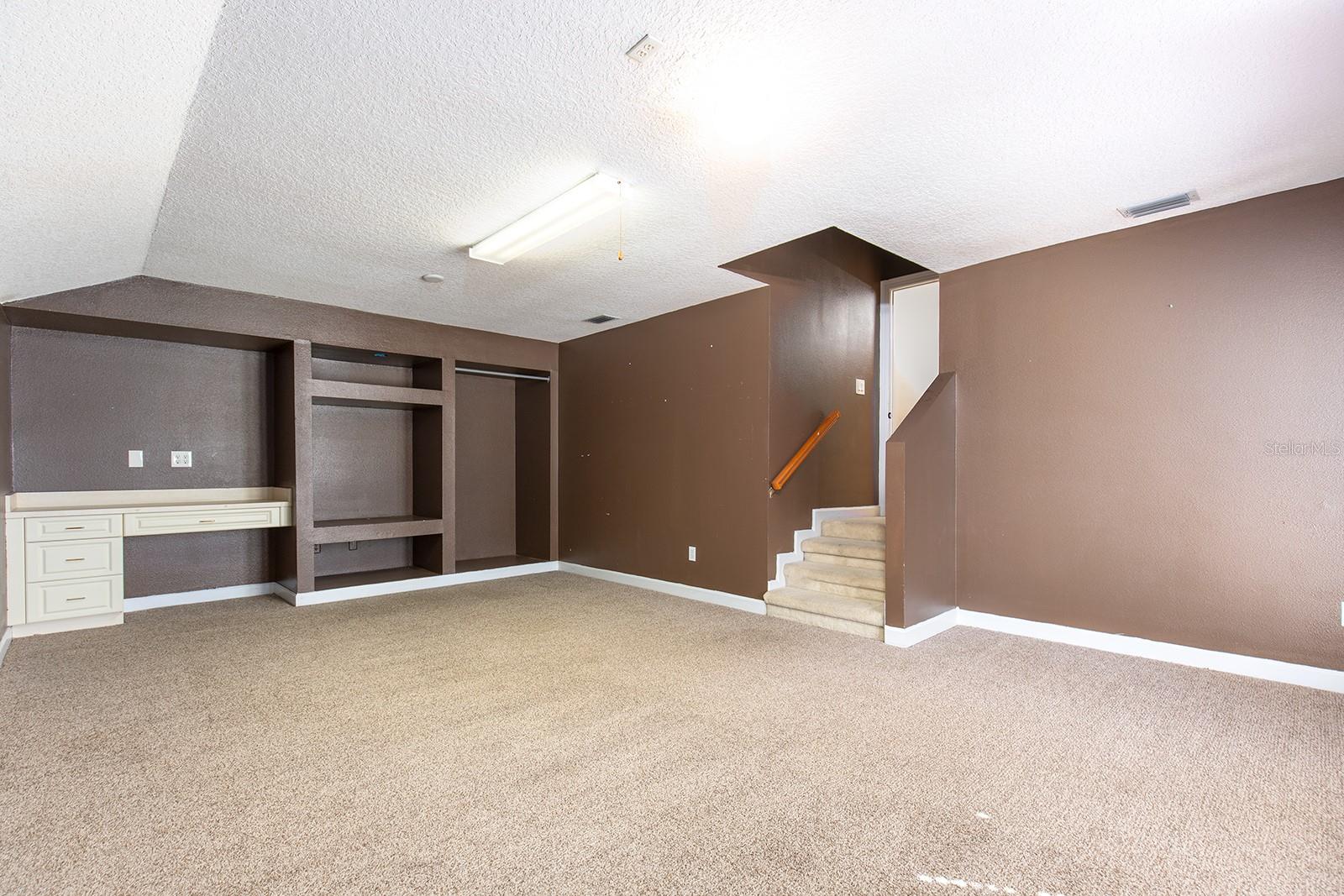 8661 CRESTGATE CIR