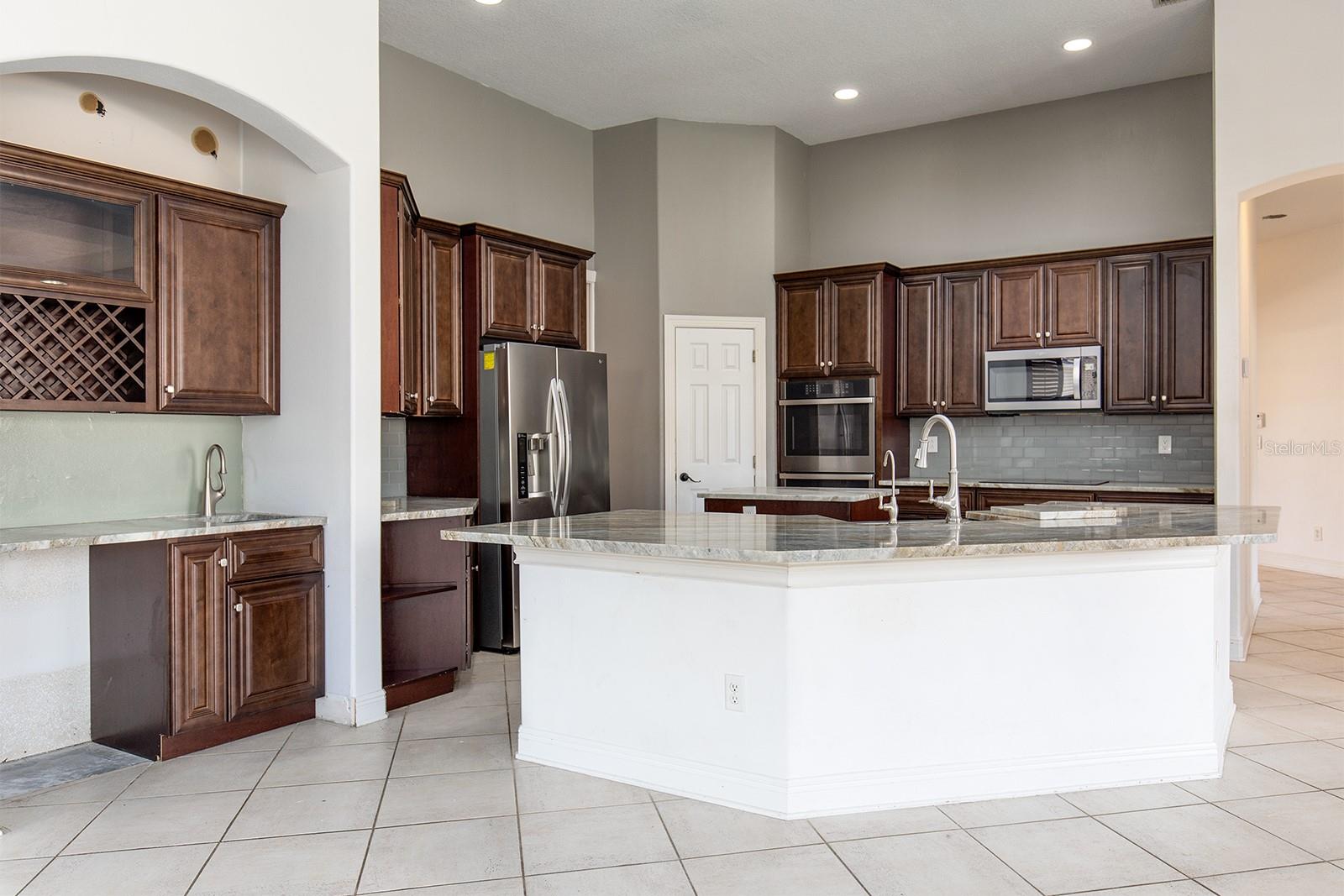 8661 CRESTGATE CIR