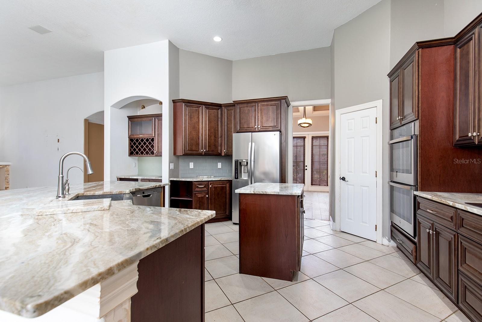 8661 CRESTGATE CIR