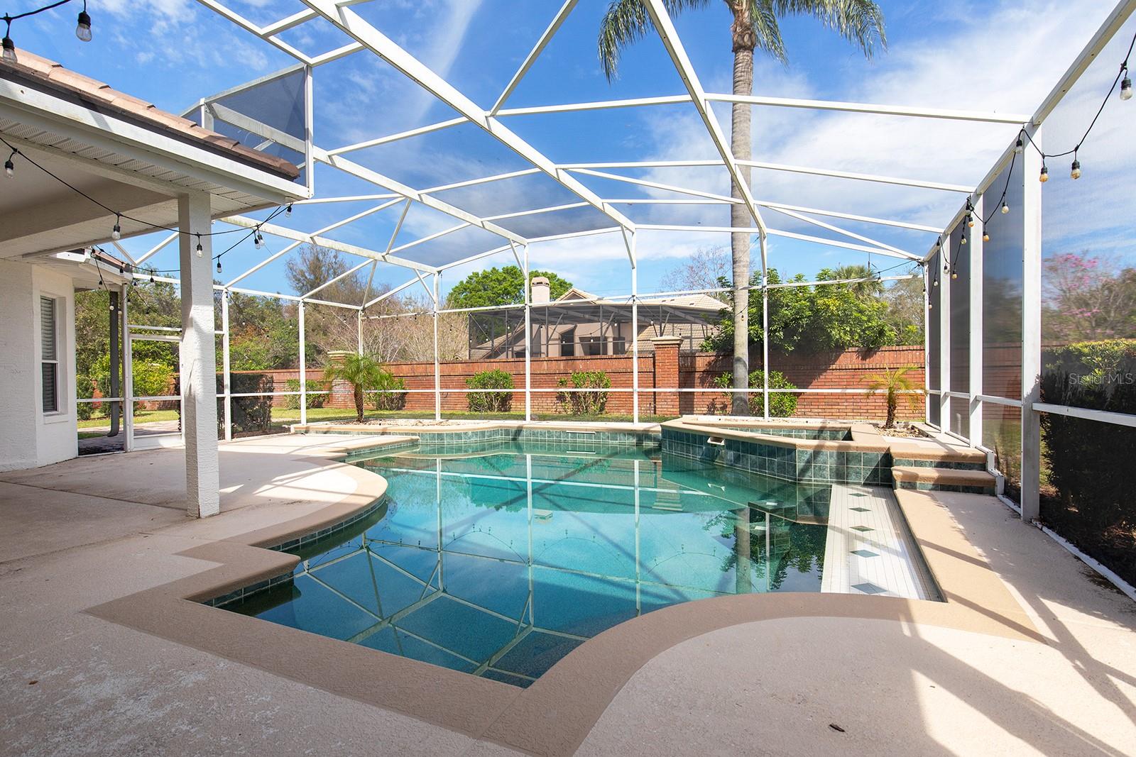 8661 CRESTGATE CIR
