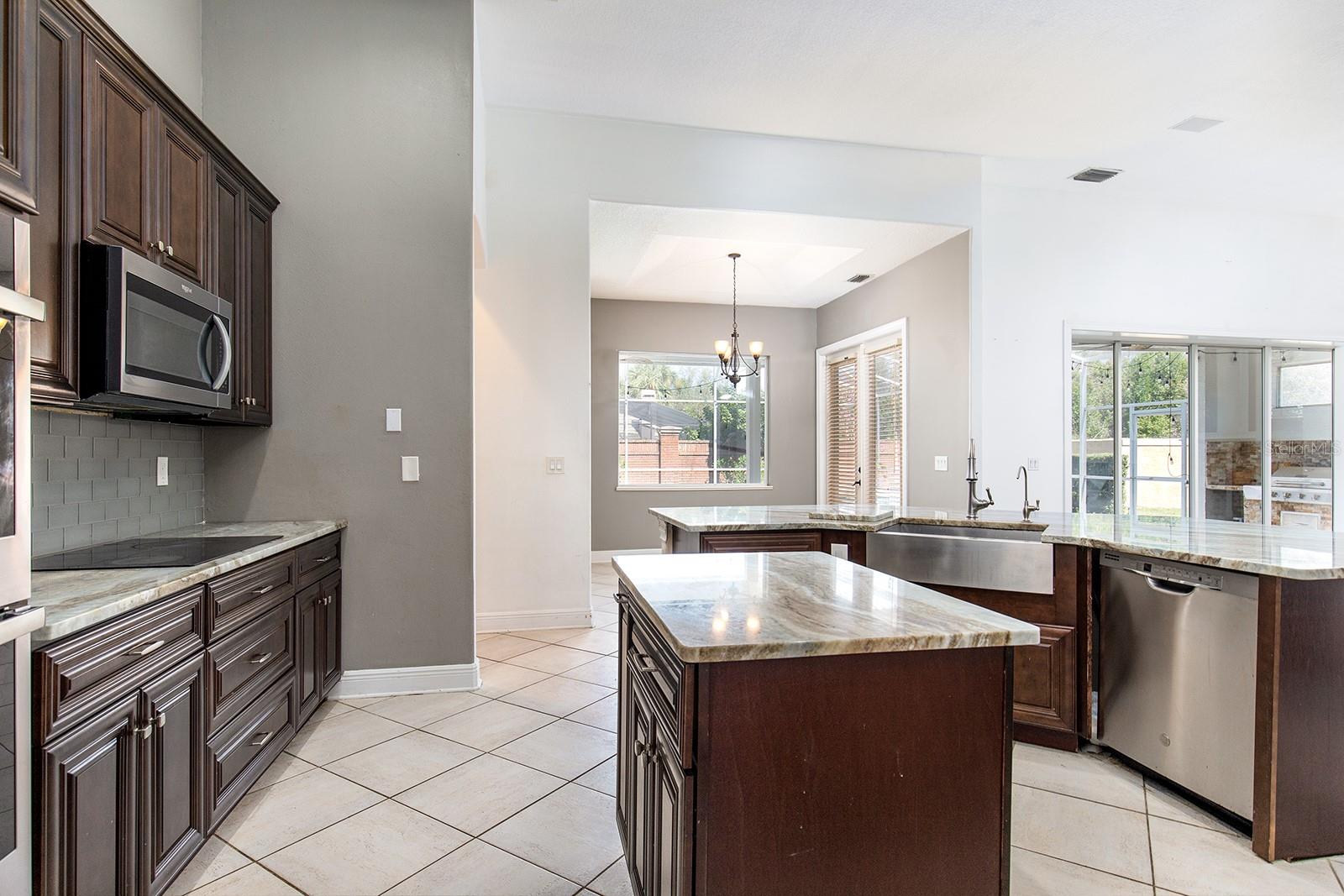 8661 CRESTGATE CIR