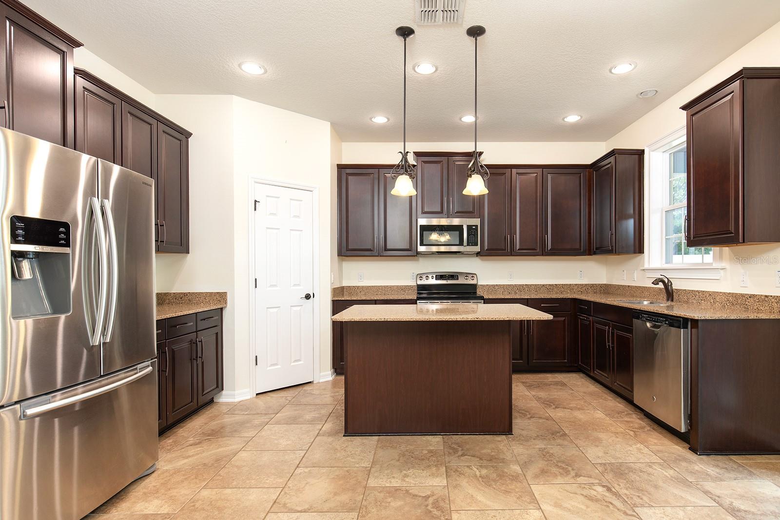 8036 EDGEWOOD FOREST DR
