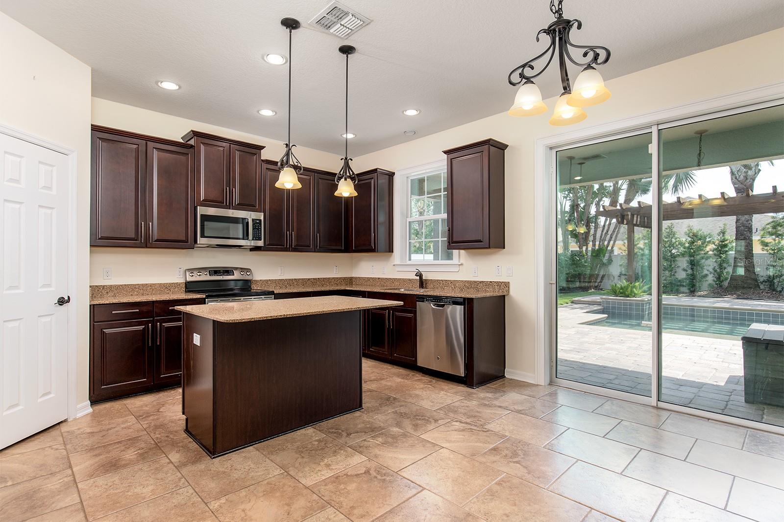 8036 EDGEWOOD FOREST DR