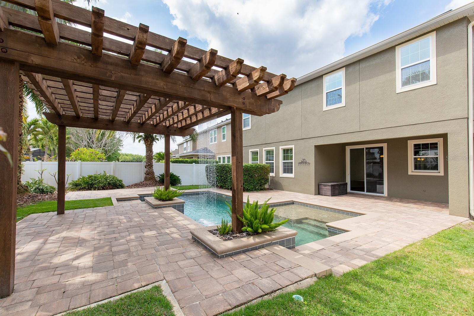 8036 EDGEWOOD FOREST DR