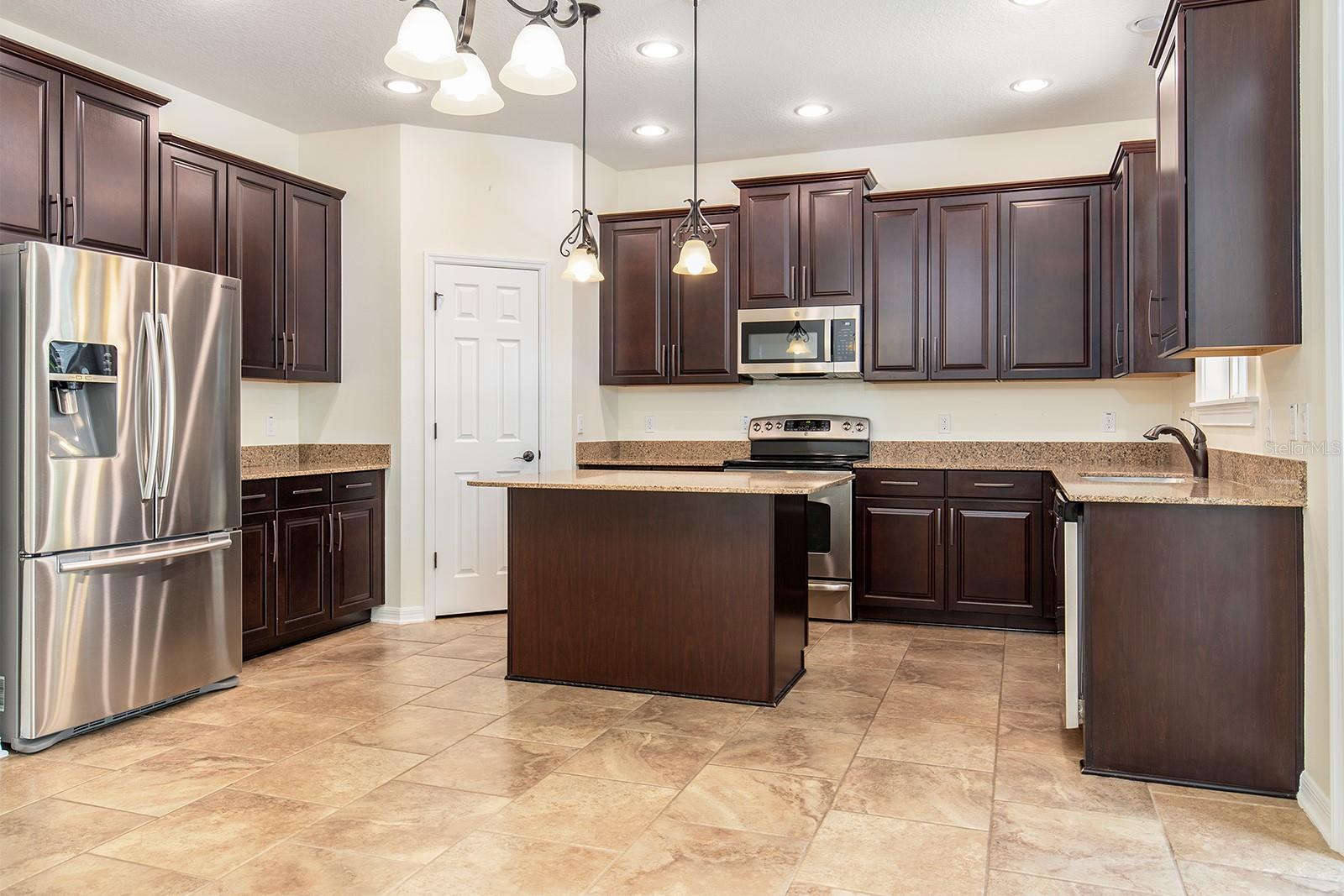 8036 EDGEWOOD FOREST DR