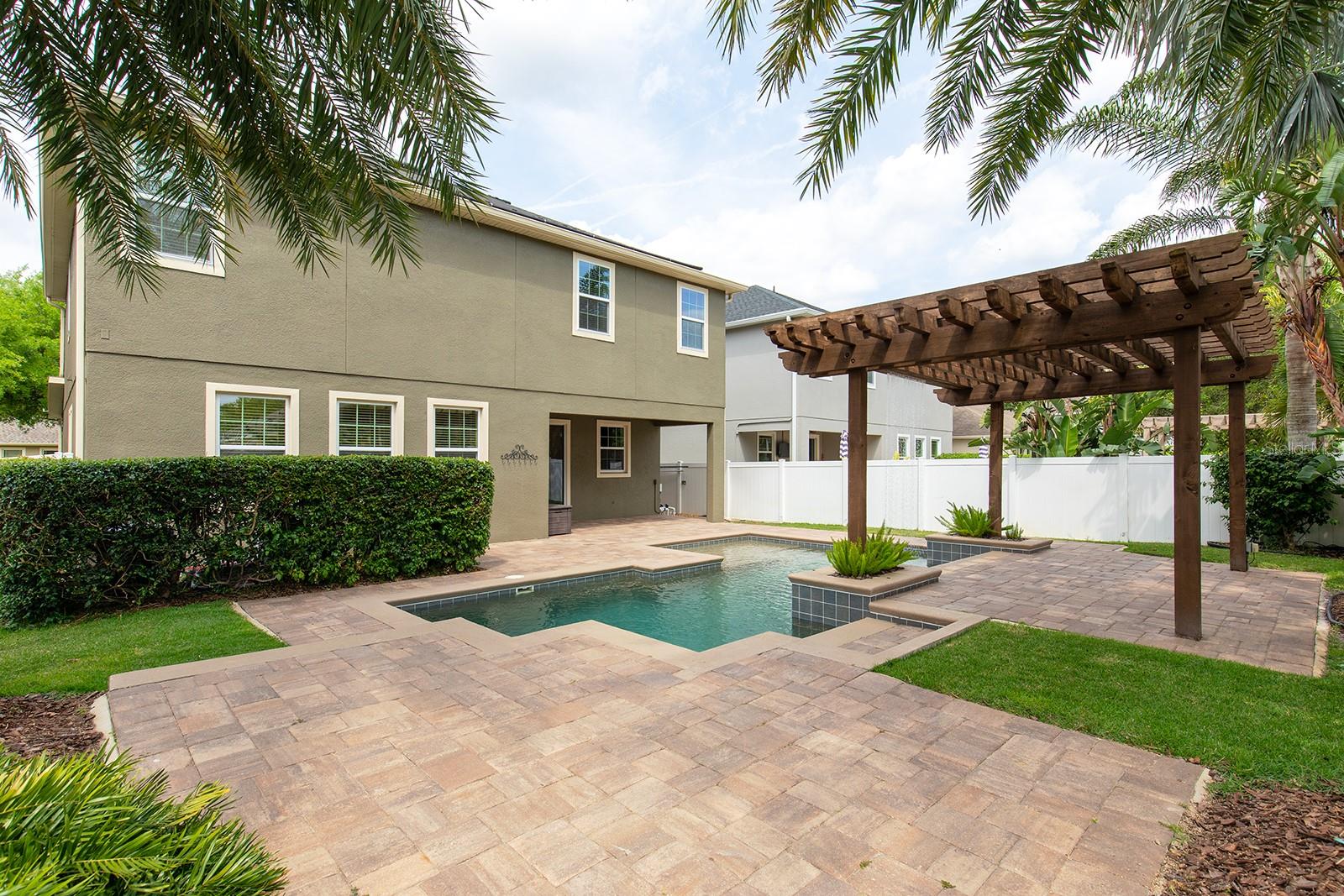 8036 EDGEWOOD FOREST DR
