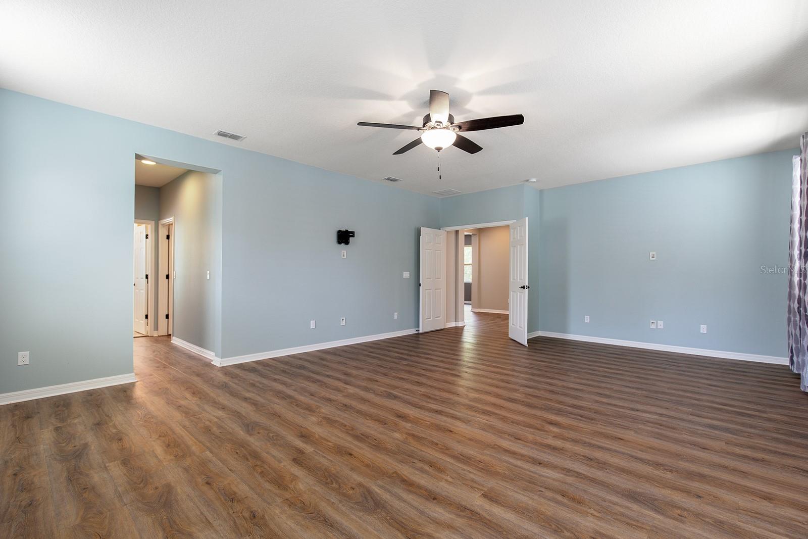 8036 EDGEWOOD FOREST DR