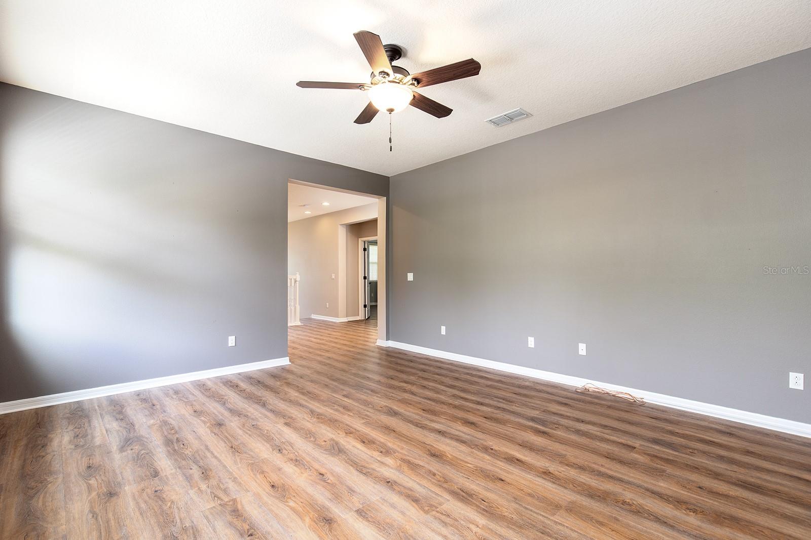 8036 EDGEWOOD FOREST DR