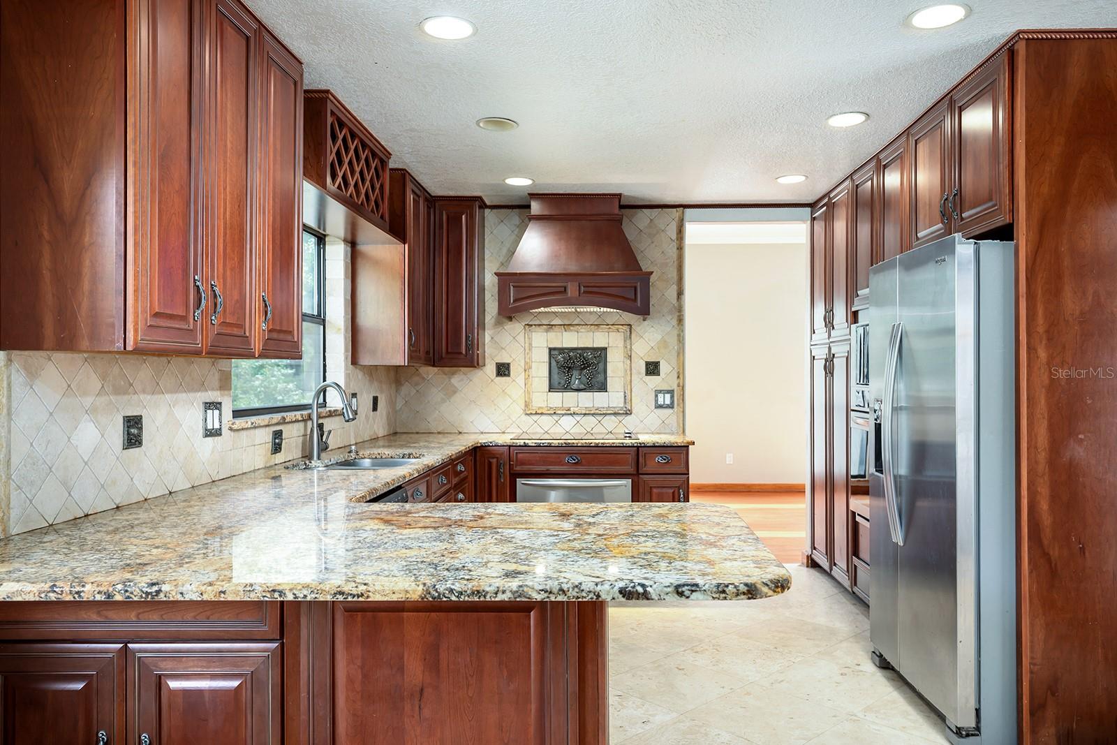 100 CRESTWOOD DR