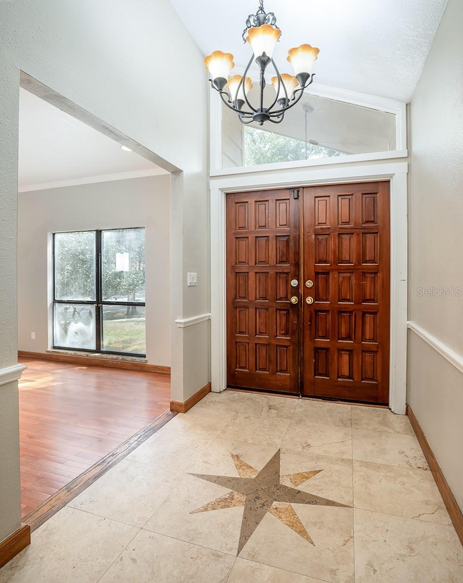 100 CRESTWOOD DR