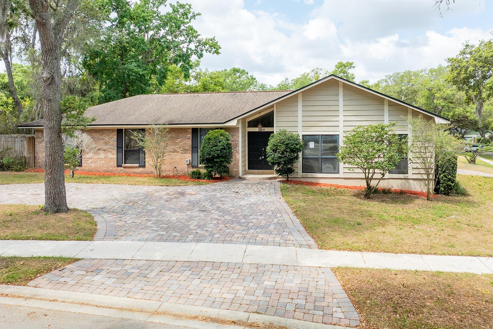 100 CRESTWOOD DR