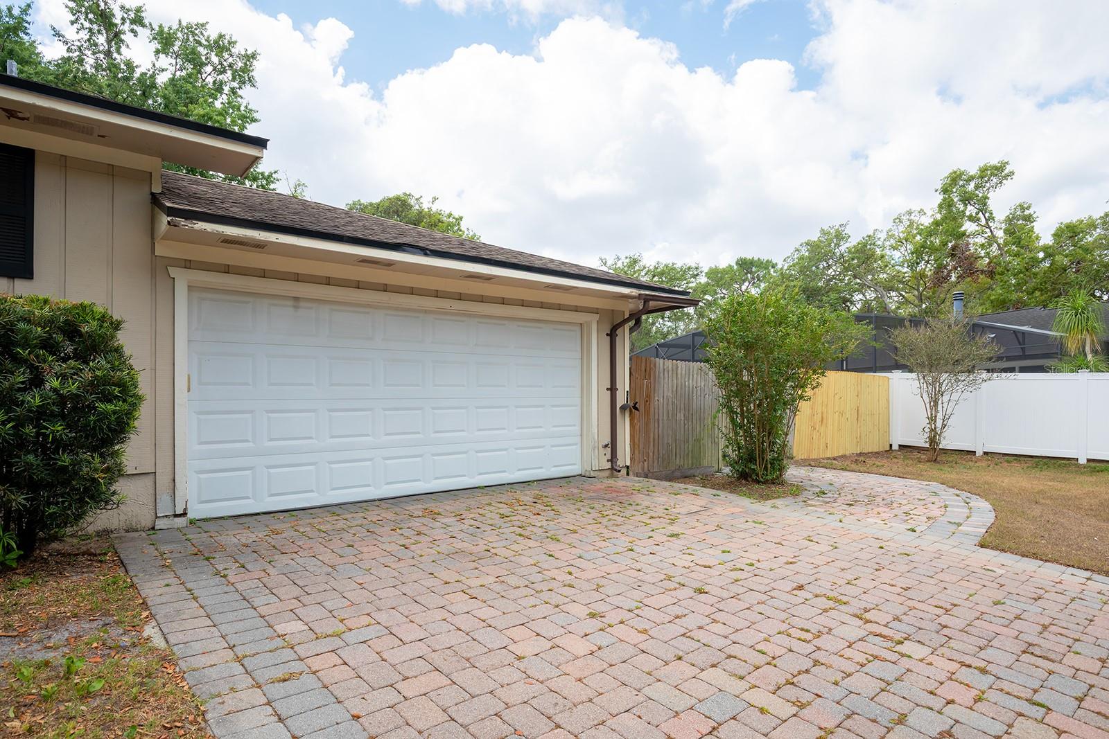 100 CRESTWOOD DR