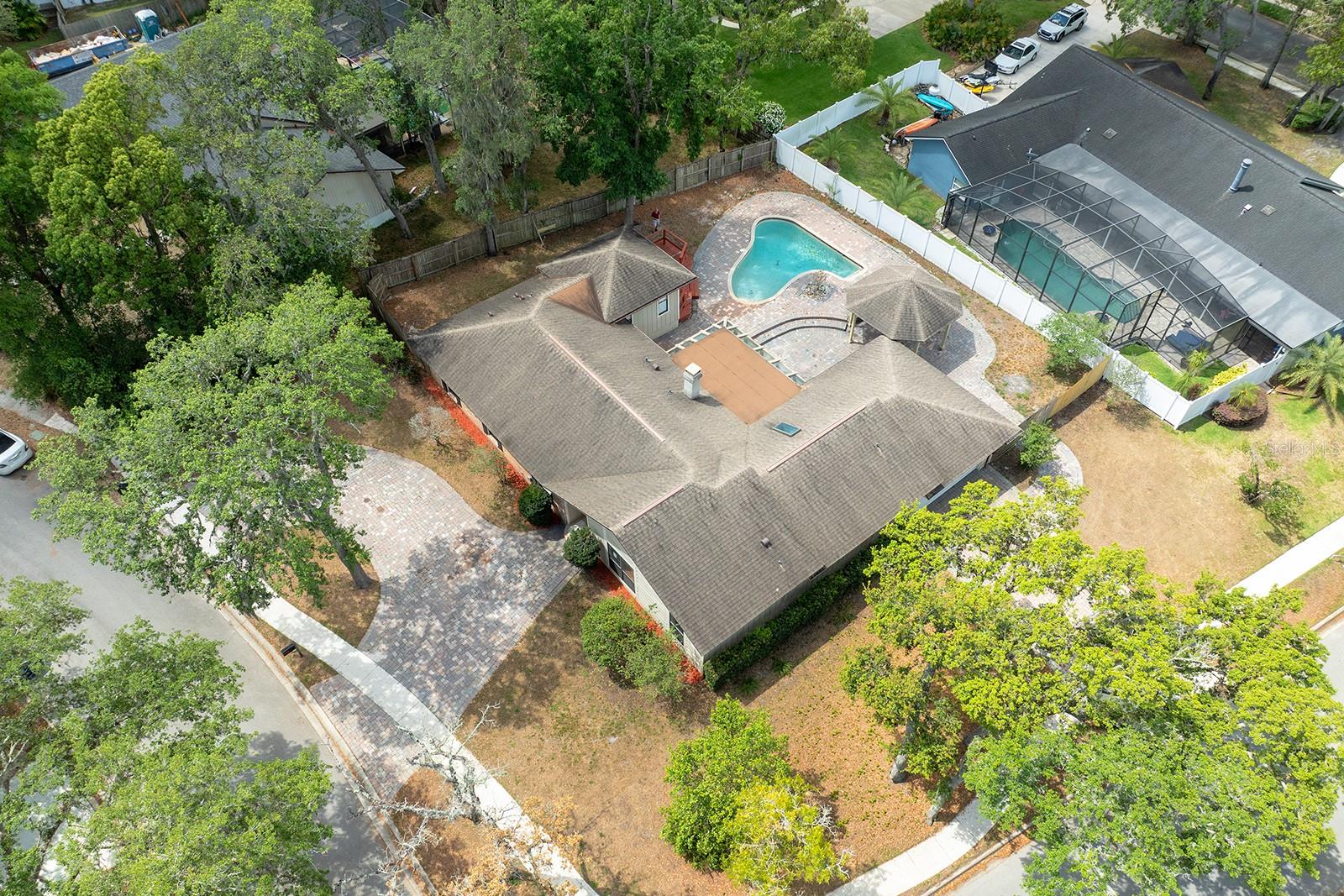 100 CRESTWOOD DR