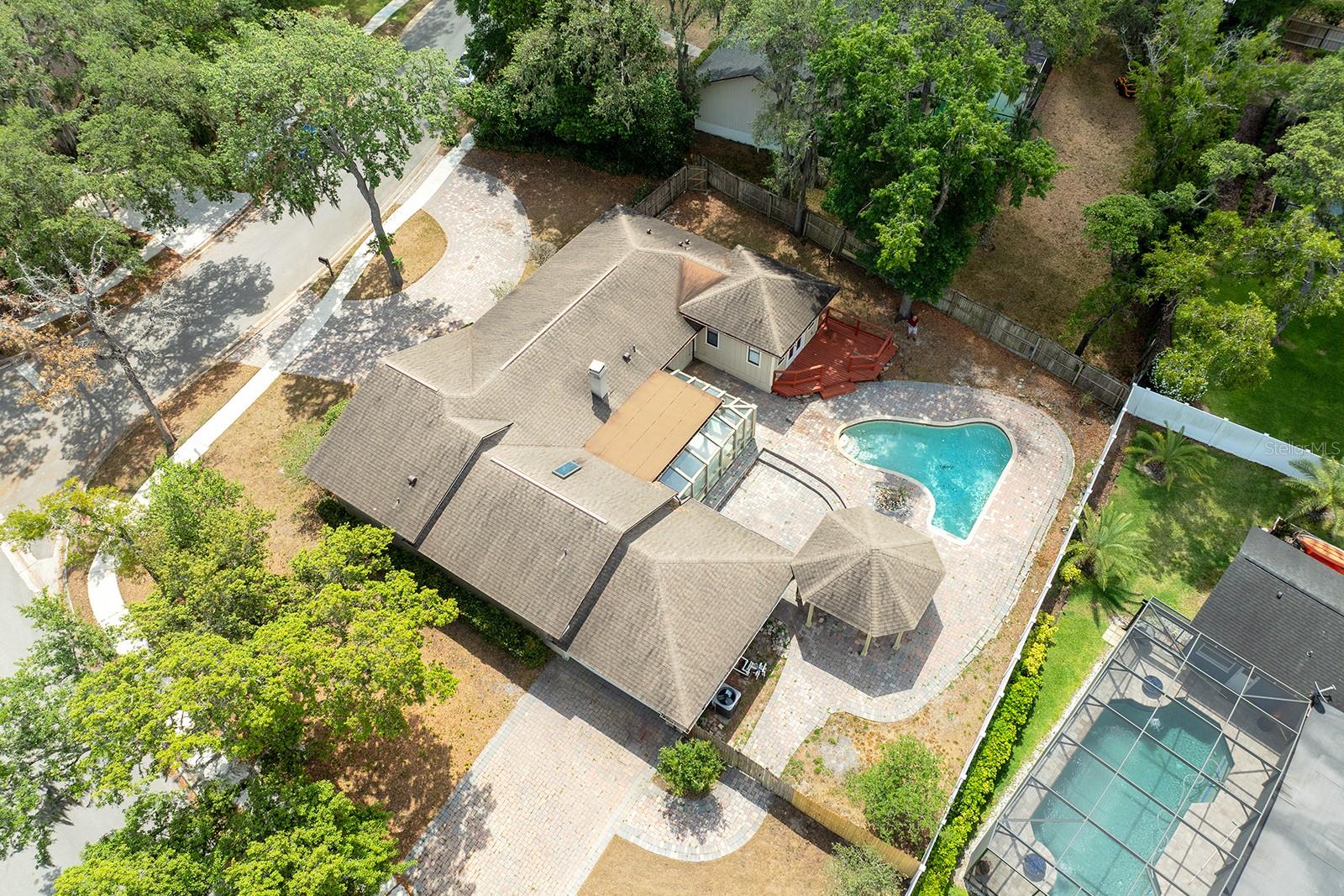 100 CRESTWOOD DR