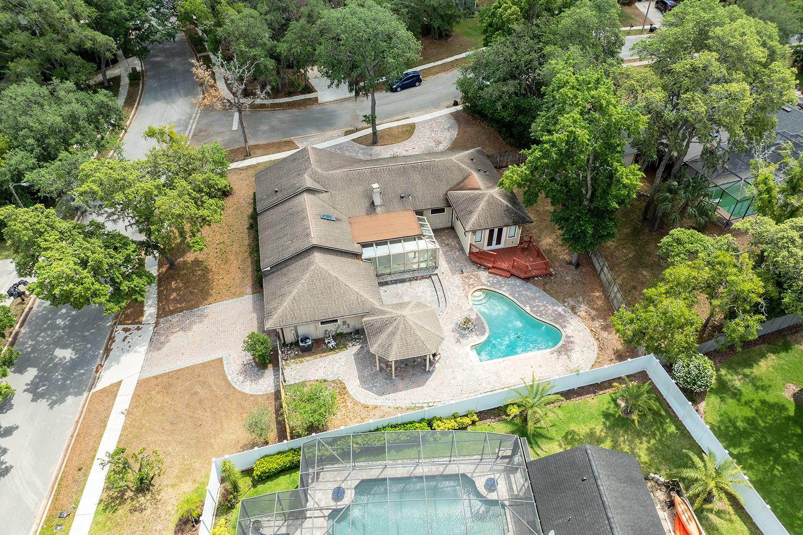 100 CRESTWOOD DR