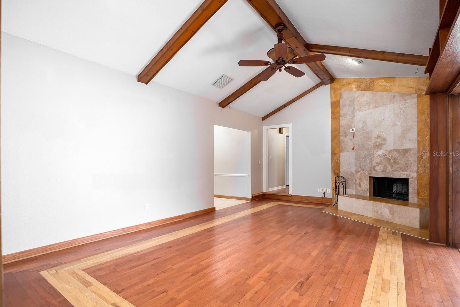 100 CRESTWOOD DR