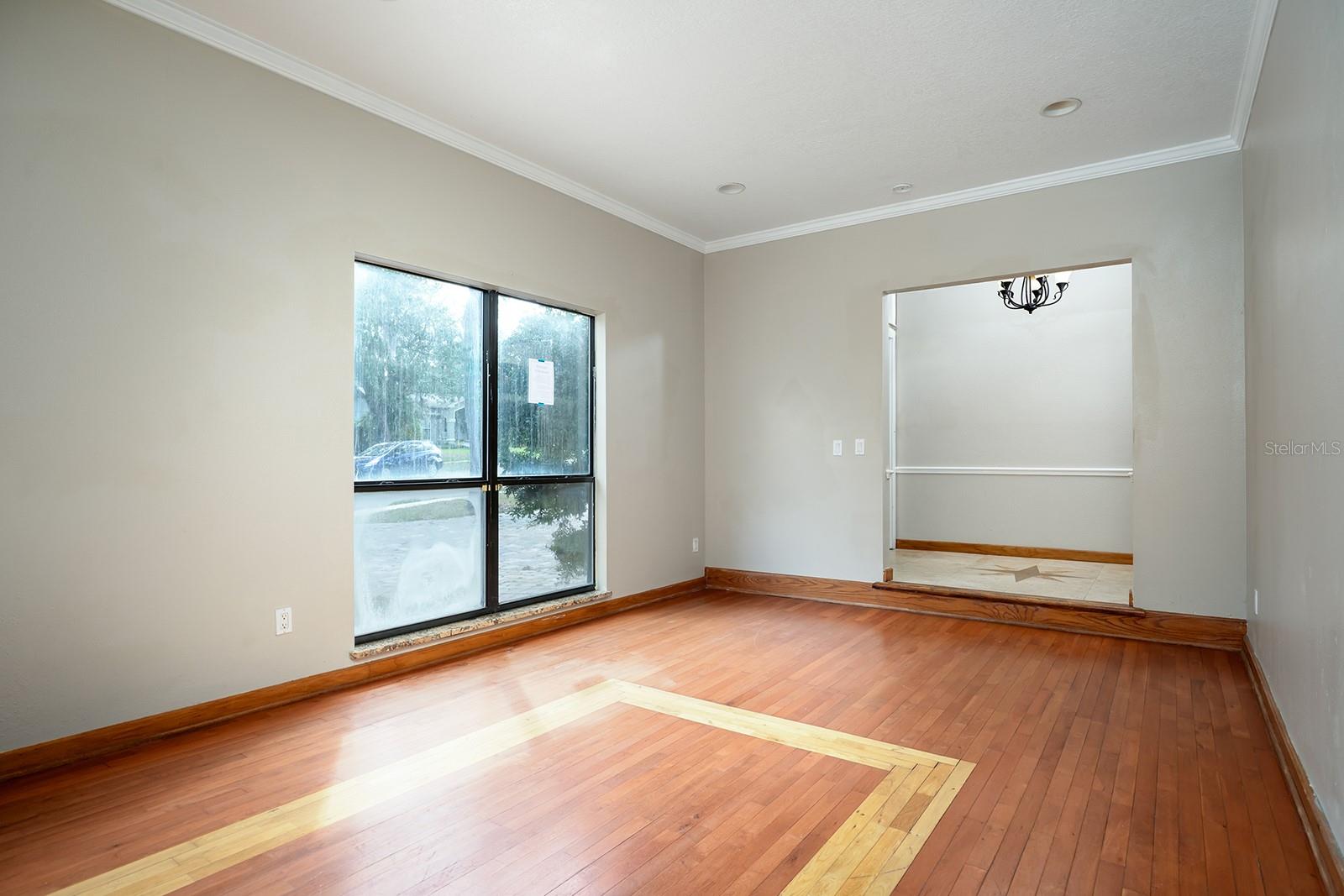 100 CRESTWOOD DR