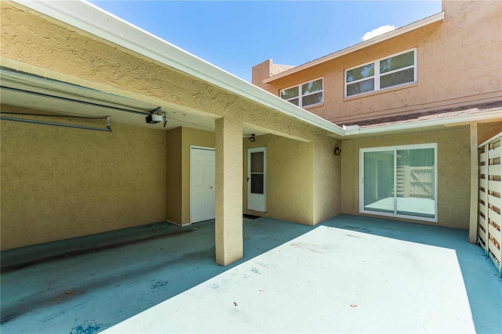 818 PARK LAKE CIR #10