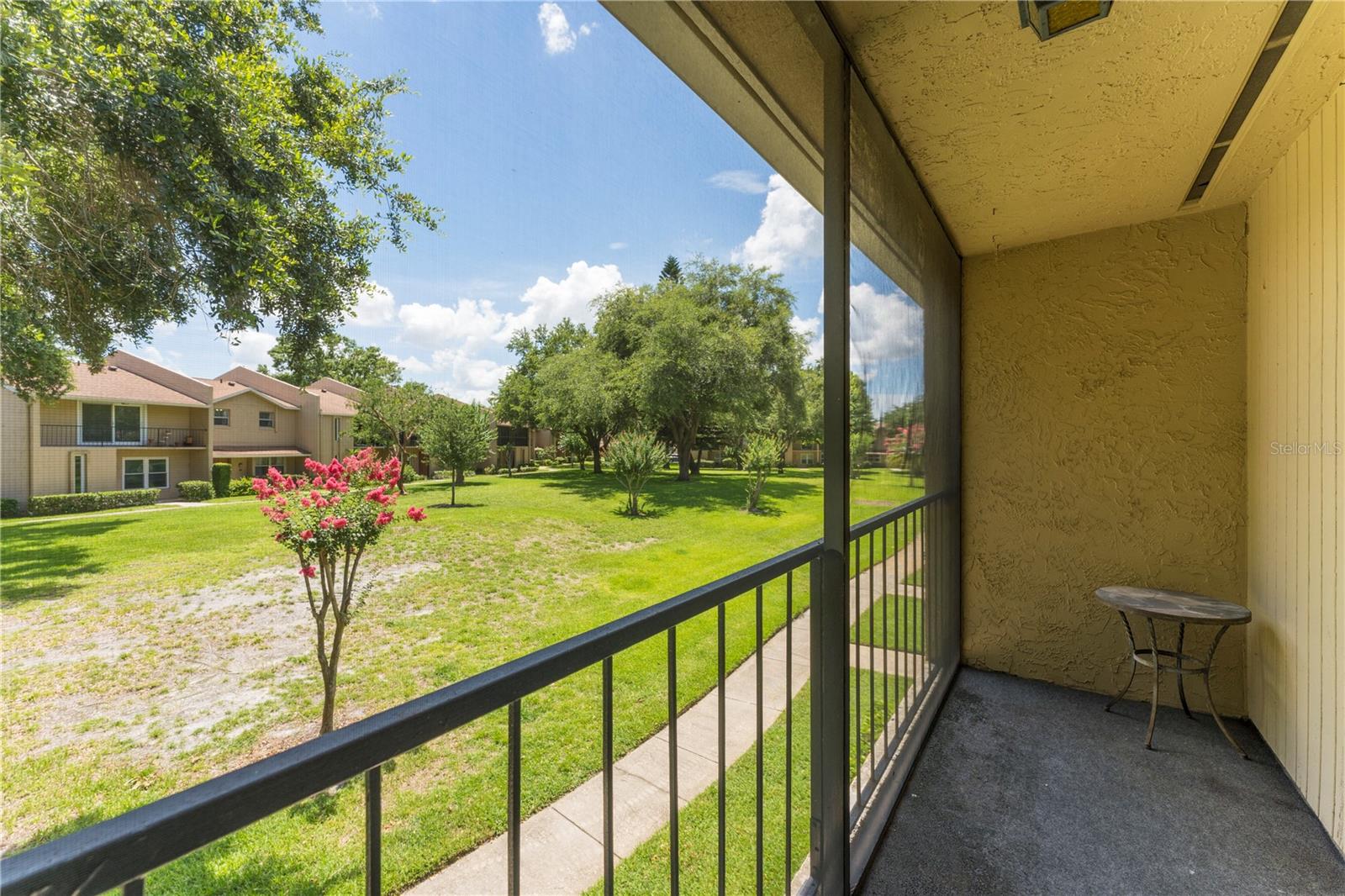 818 PARK LAKE CIR #10