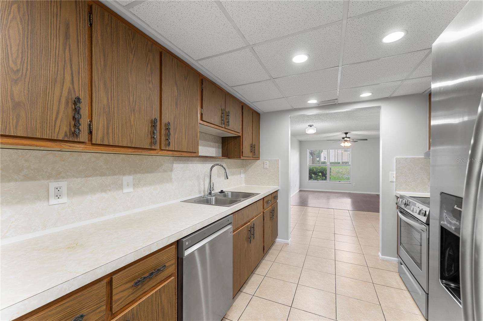 818 PARK LAKE CIR #10