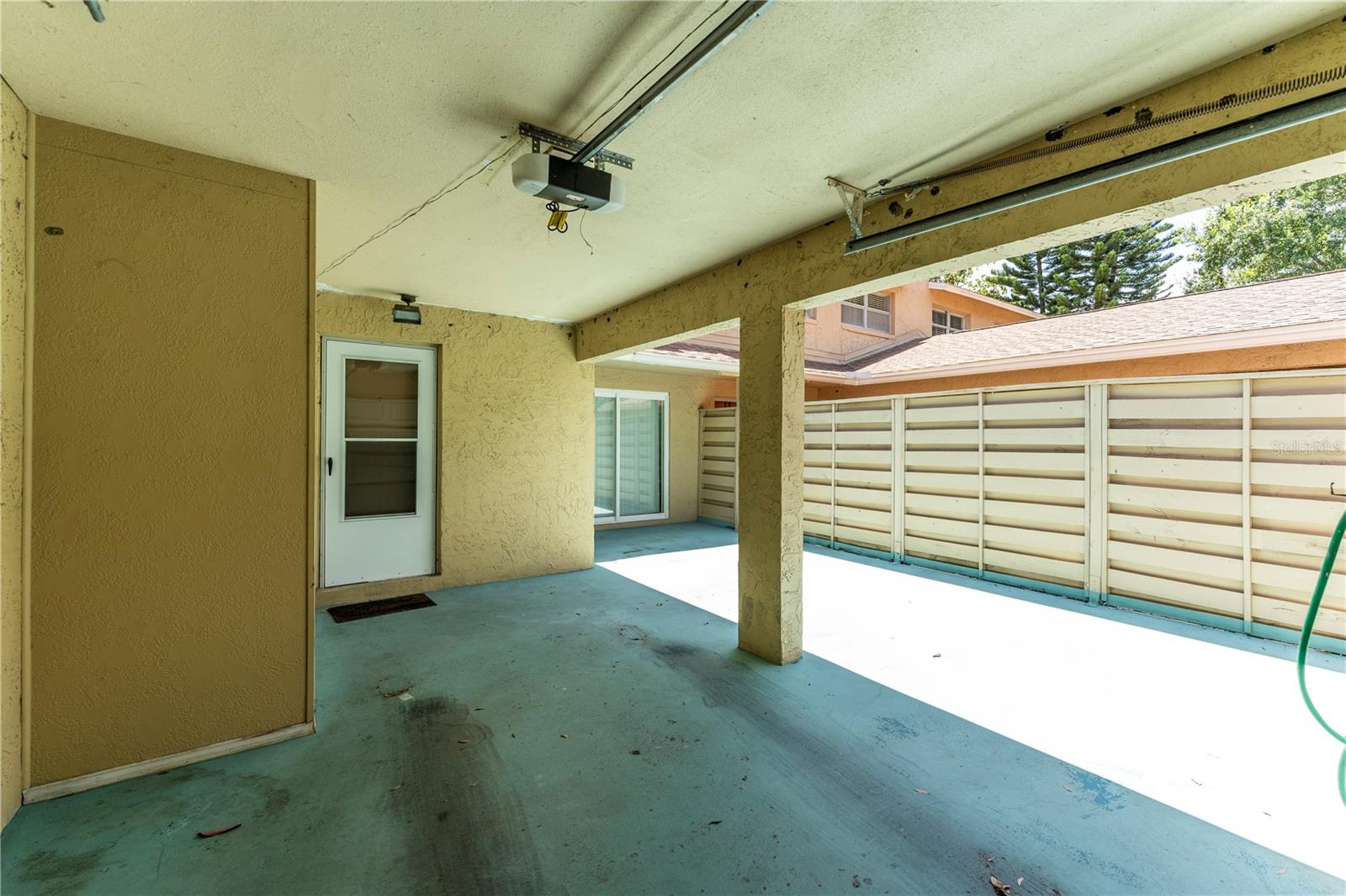 818 PARK LAKE CIR #10